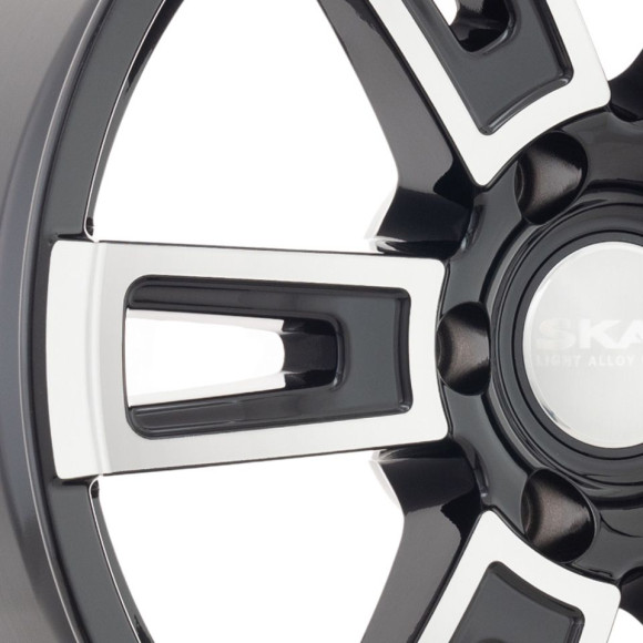 Диски СКАД  Тор  8,0\R18 6*139,7 ET25  d106,2  Алмаз  [2450005]